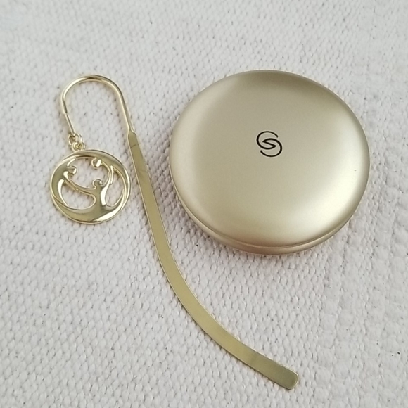 🔥3/$15 NEW!! Compact and bookmark - Picture 1 of 2